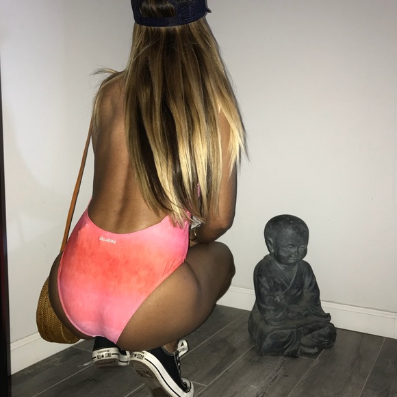 🔥🔥BILLABONG - ONE PIECE SWIMSUIT🔥🔥 - Picture 2 of 5